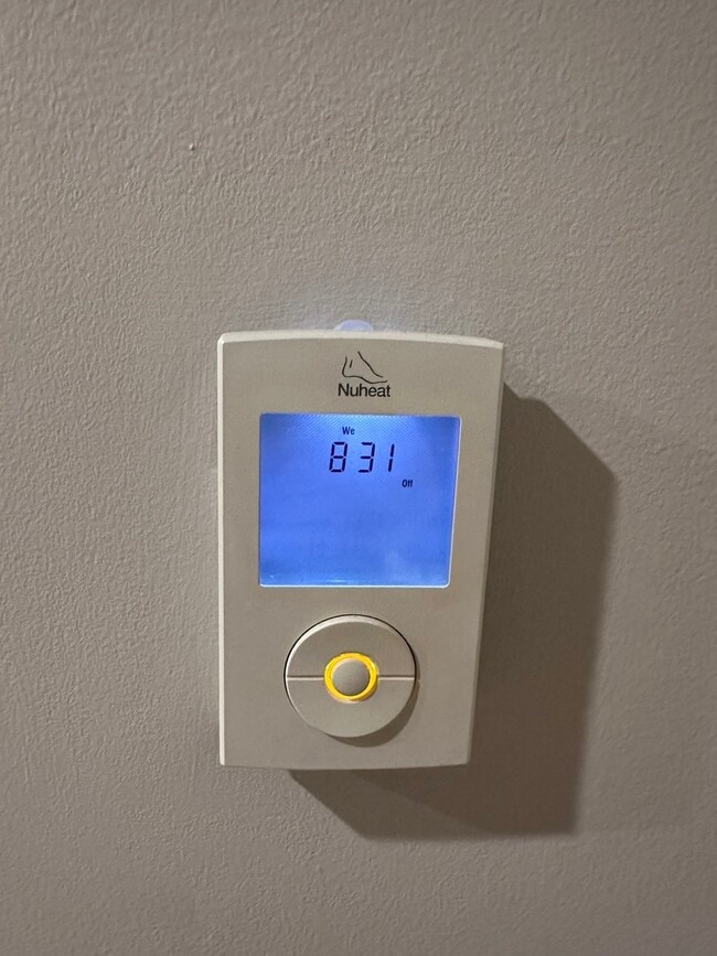 Building Photo - 1581 Quaker Ln