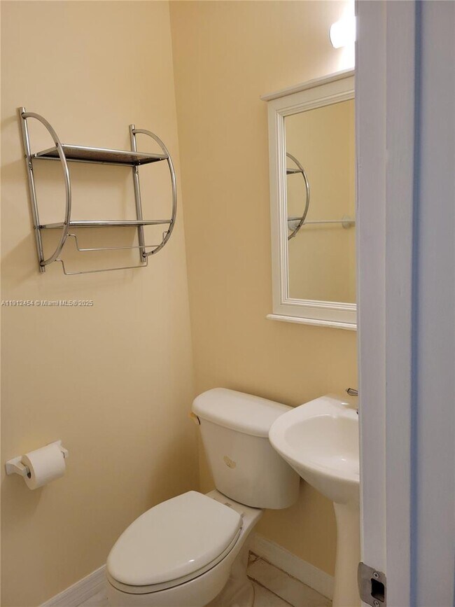 Building Photo - 2750 N 34th Ave