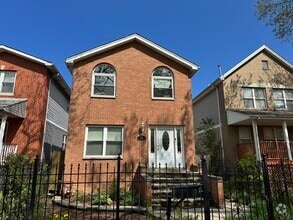 Building Photo - 1031 N Keeler Ave