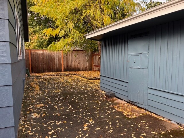 Building Photo - 7007 SE Cora St