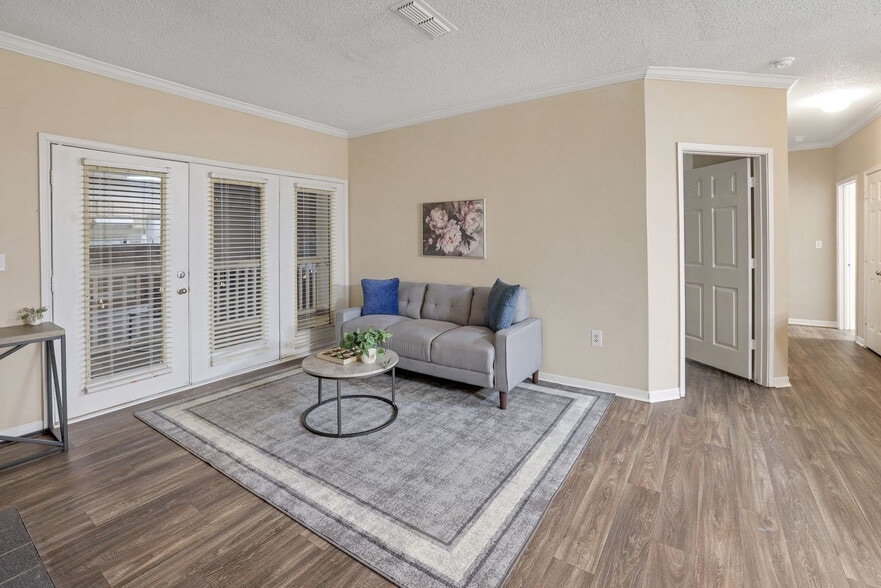 Building Photo - 1701 Wildwood Crossings Dr
