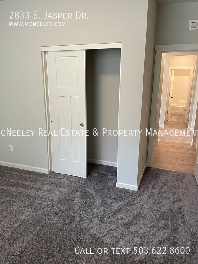 Building Photo - 2833 S Jasper Dr