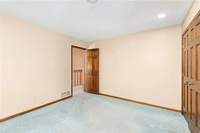Building Photo - 5710 NW Verlin Dr