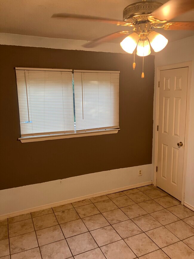 Building Photo - 6207 Valley King