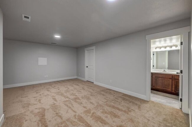 Building Photo - 3904 Hardman Way