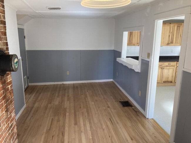 Building Photo - 27 Grove St