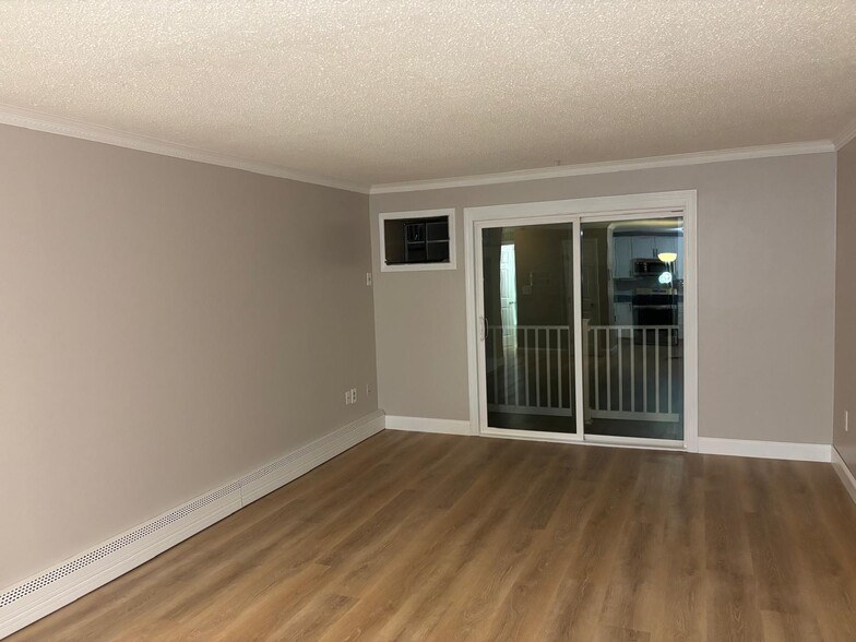 Building Photo - 24 Kenmar Dr