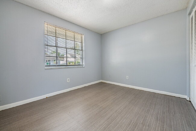 Building Photo - 16001 Saddlestring Dr