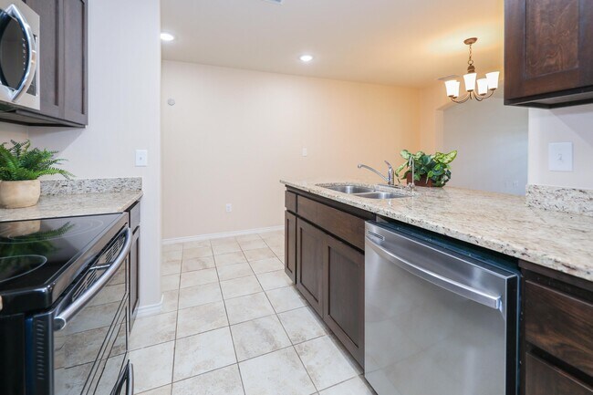 Building Photo - 5609 Montevista Dr