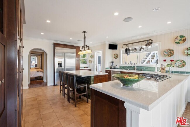 Building Photo - 7965 Fareholm Dr
