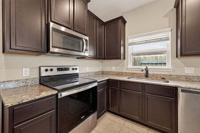 Building Photo - 21218 Echo Manor Dr