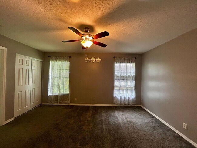 Building Photo - Western Port St. Lucie 3/2/2 with flex/roo...