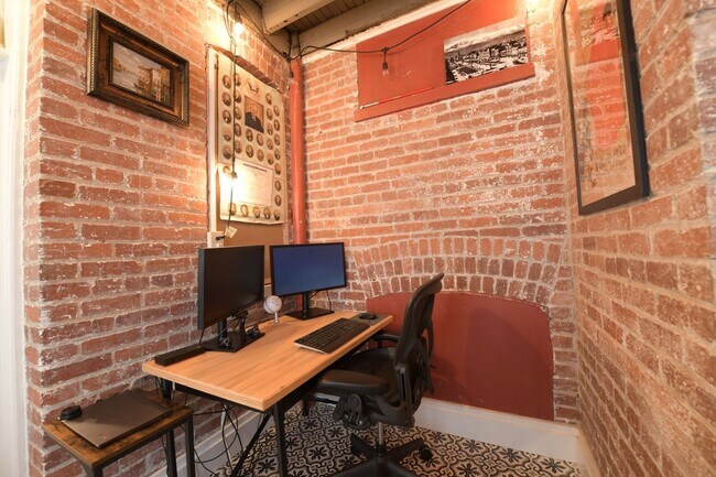 Building Photo - Charming 2BR + home office Condo in the he...