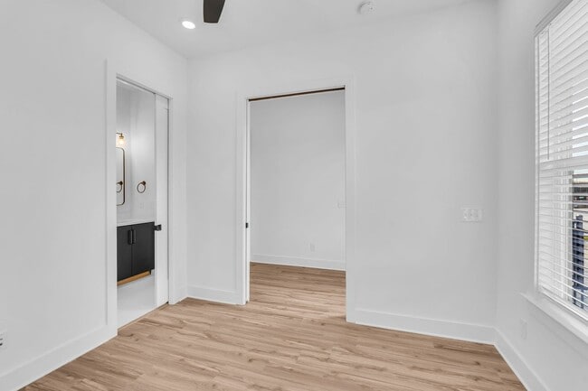 Building Photo - New build in West Nashville!