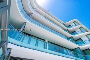 Building Photo - 9901 W Bay Harbor Dr