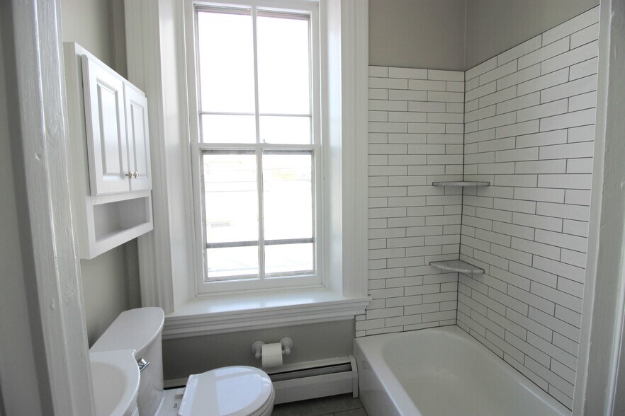 Building Photo - 322 Hodgson St