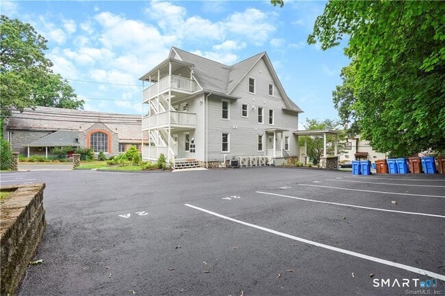 Building Photo - 174 Coram Ave