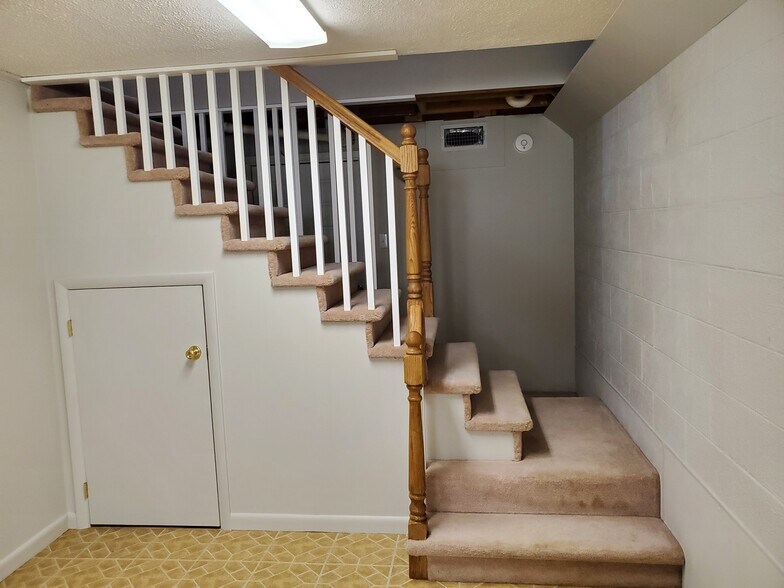Building Photo - 616 Starlite Ln