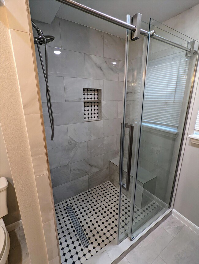 Building Photo - 4714 Oakshire Dr