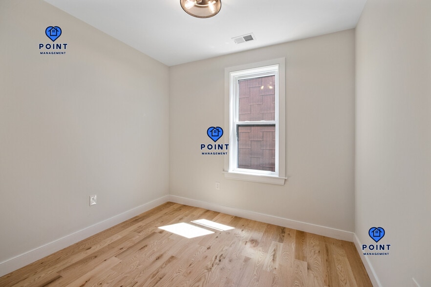 Building Photo - 275 Webster St