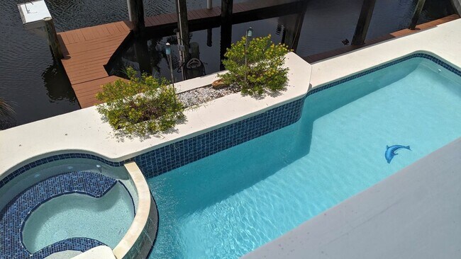 Building Photo - 2662 Riverview Dr
