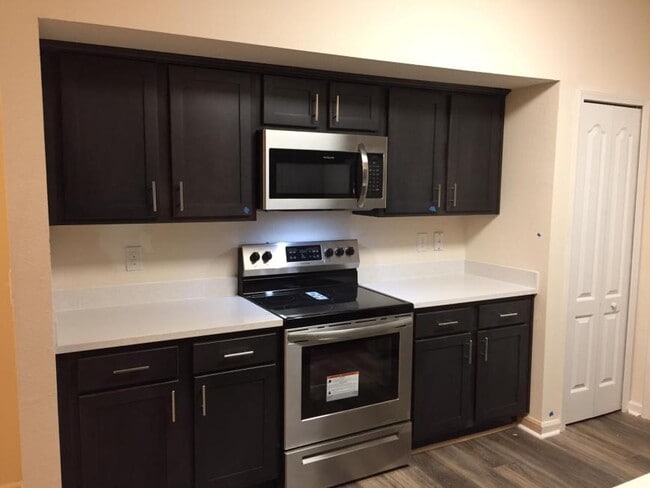Building Photo - 2 bedroom in Jacksonville FL 32256