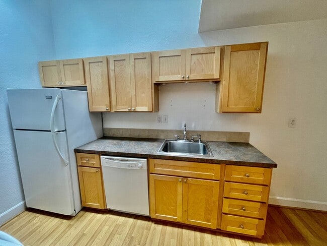 Building Photo - 2 WEEKS FREE RENT! Ground Floor- St. John's One Bedroom One Bath Condo- Most Utilities Included- ...