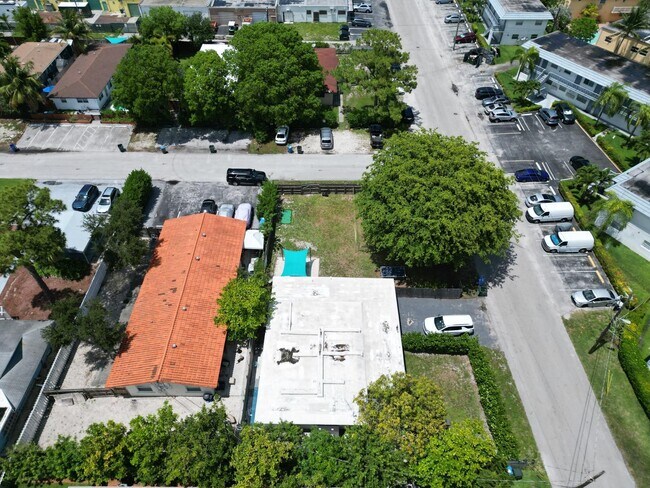 Building Photo - 3961 NE 10th Ave