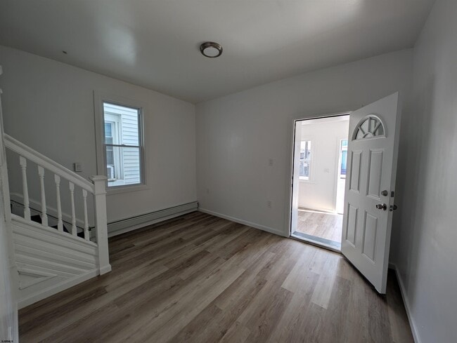 Building Photo - 1109 Adriatic Ave