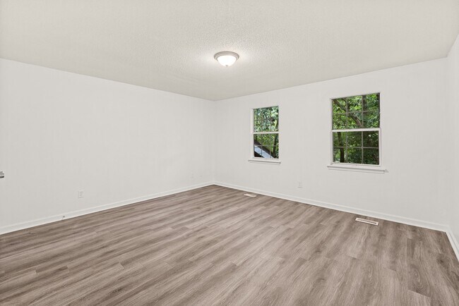 Building Photo - 648 Valley Crest Dr