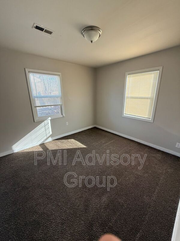 Building Photo - 529 SE 36th St