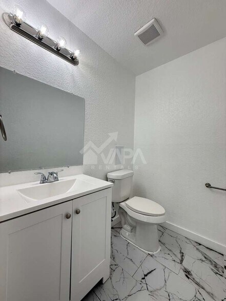 Building Photo - 3713 Candlebluff Dr