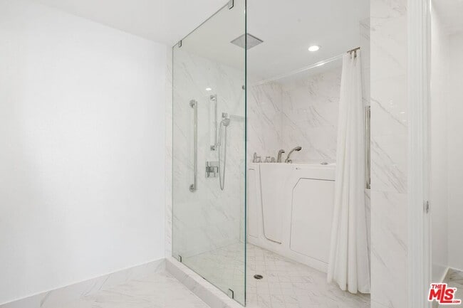 Building Photo - 1347 Avenida de Cortez