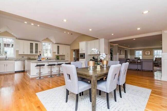 Building Photo - HOT NEWTON LISTING!!!