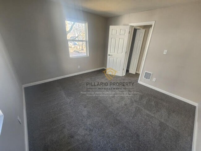 Building Photo - Renovated Fenced 4 Bedroom with 1.5 Bath, in Near East Side Available NOW!
