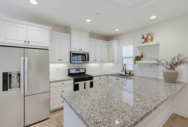 Building Photo - 956 Blackstone Dr