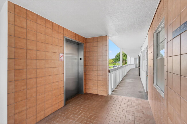Building Photo - 2024 Hythe B