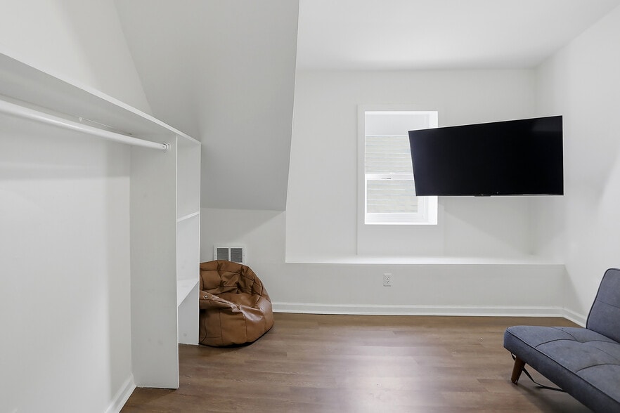 Building Photo - 941 E Raymond St