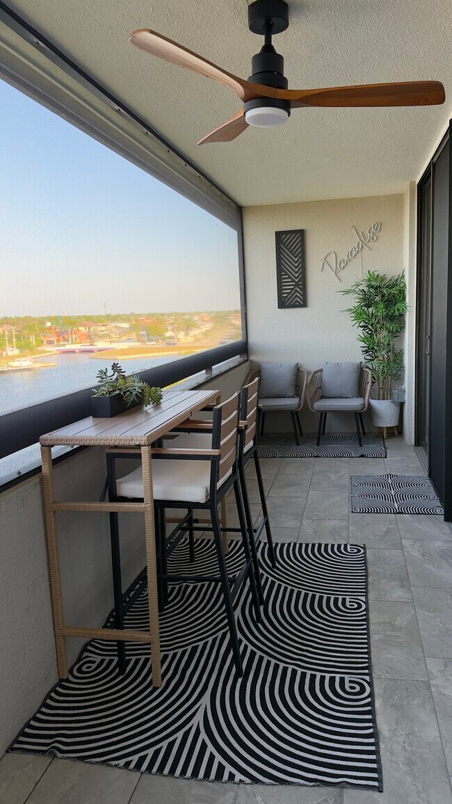 Building Photo - 651 Seaview Ct