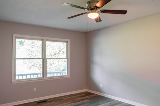 Building Photo - 4520 Ventura Dr