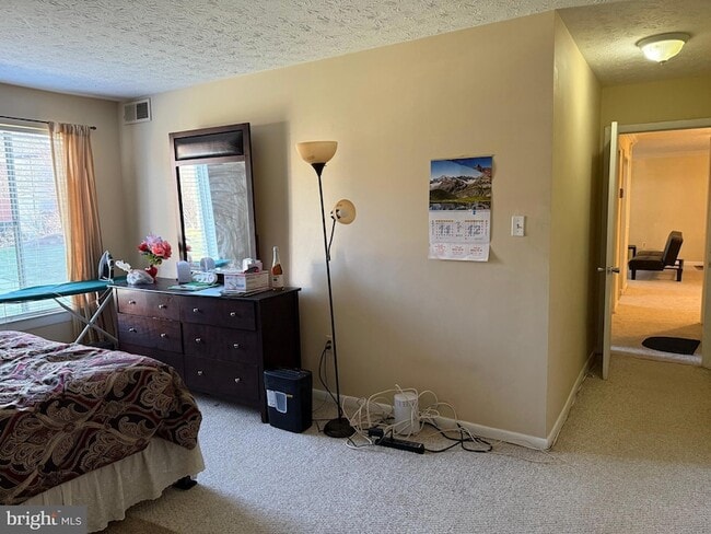 Building Photo - 7925 Mandan Rd