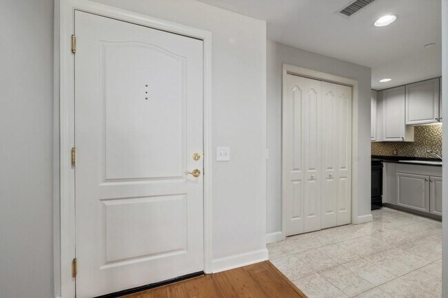 Building Photo - 195 14th St NE