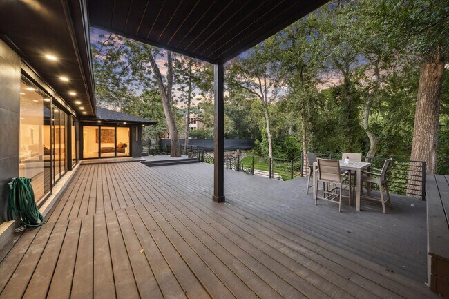 Building Photo - 203 Cove Creek Ln