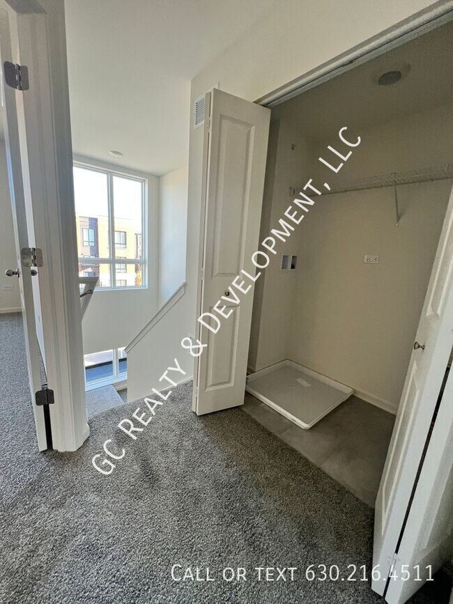 Building Photo - ***MOVE IN SPECIAL - 1/2 MONTH FREE RENT! ...