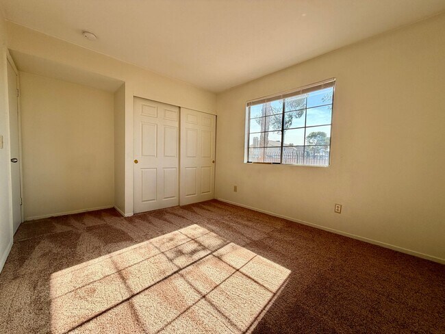 Building Photo - 2704 Aarondavid Dr