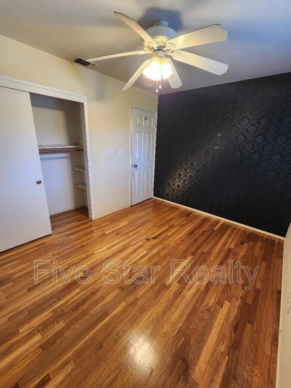 Building Photo - 544 Laurel Dr