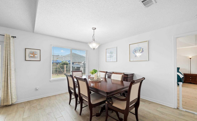Building Photo - Updated 3 Bed/2 Bath - Close To Perdido Ke...