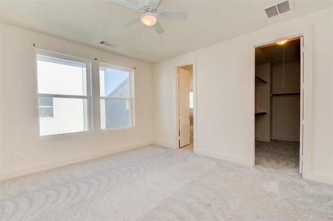 Building Photo - 4811 Martin Oaks Ln