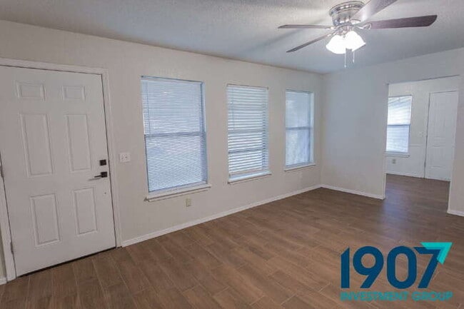 Building Photo - SPECIAL OFFER! Move In Now & Get 50% Off Y...