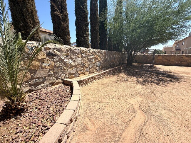 Building Photo - 14057 Tierra Delfin Dr